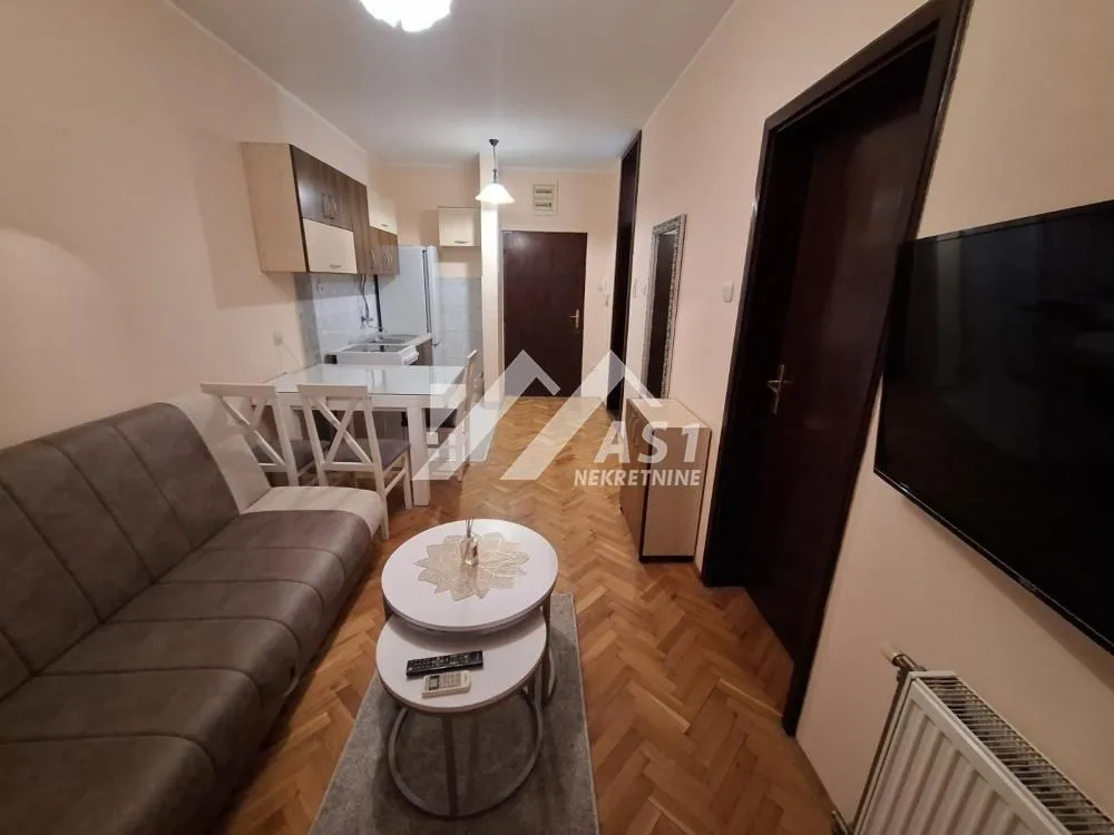 Izdavanje, jednosoban stan, 33m², Sajam, Novi Sad Sve Podlokacije