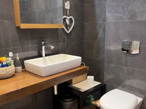 Izdavanje, dvosoban stan, 60m², Centar, Budva - image 10