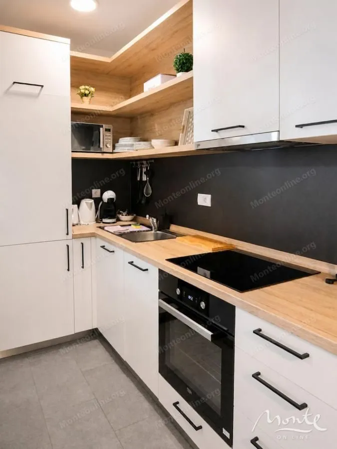 Prodaja, jednosoban stan, 46m², Centar, Tivat