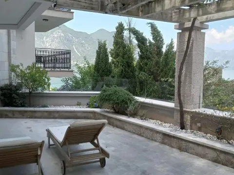 Prodaja, trosoban stan, 95m², Dobrota, Kotor - image 2