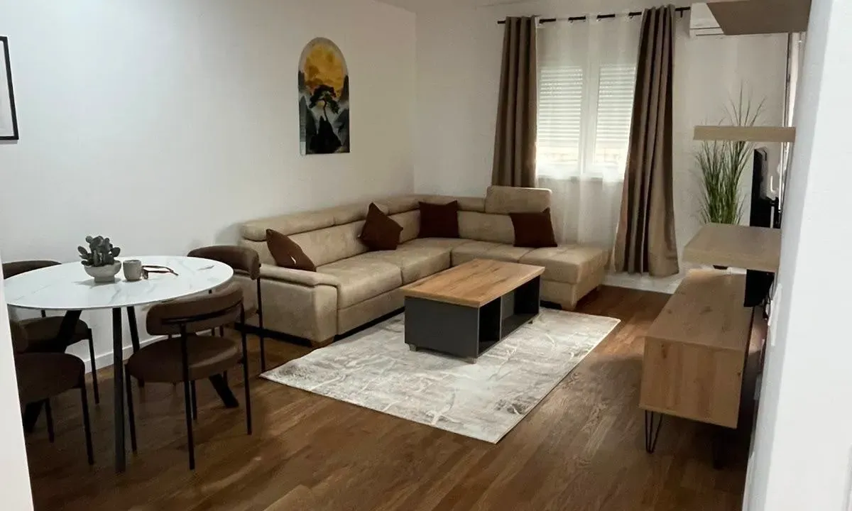 Izdavanje, jednosoban stan, 35m², Stari Aerodrom, Podgorica