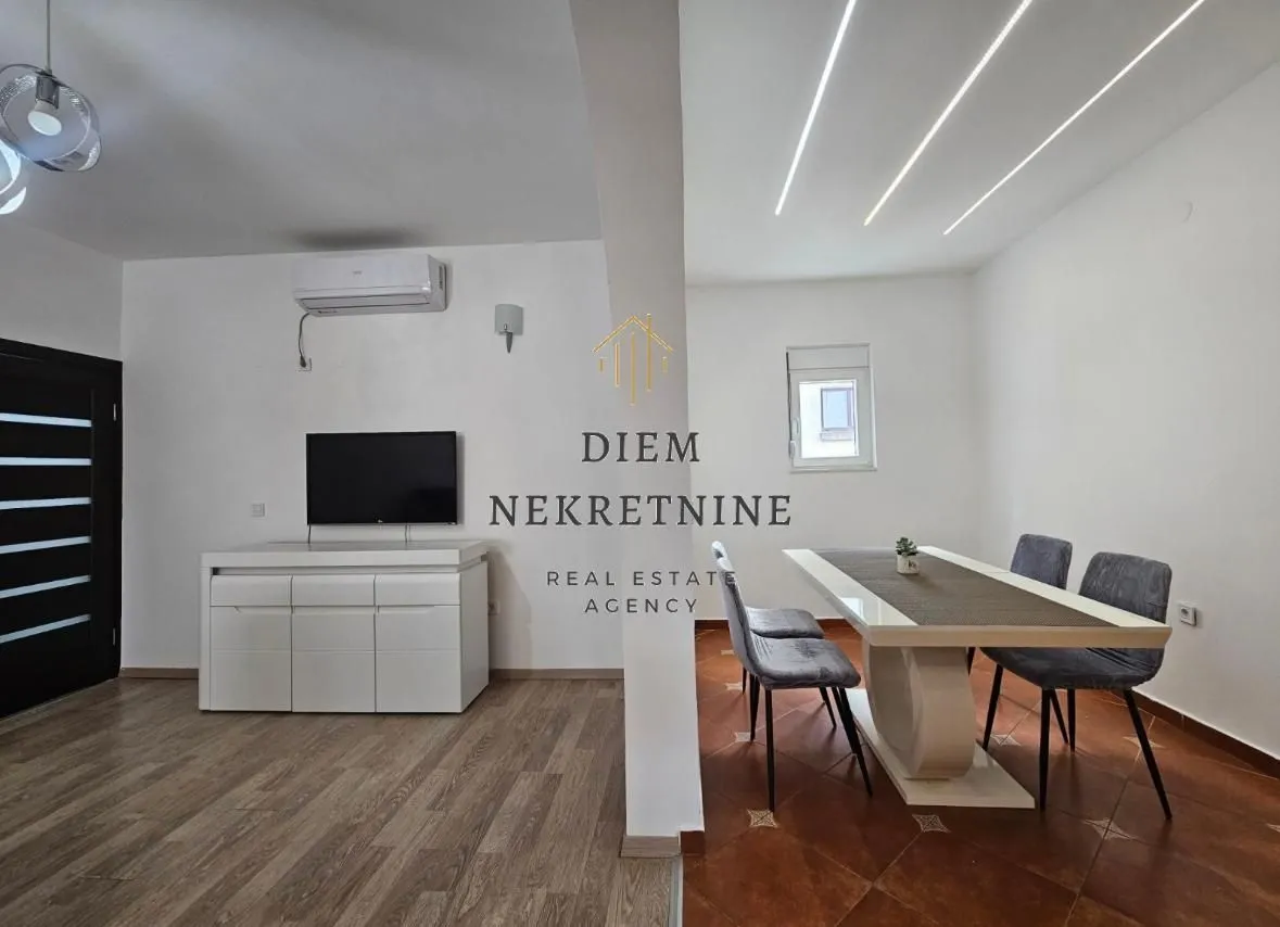 Izdavanje, trosoban stan, 120m², Centar, Bar
