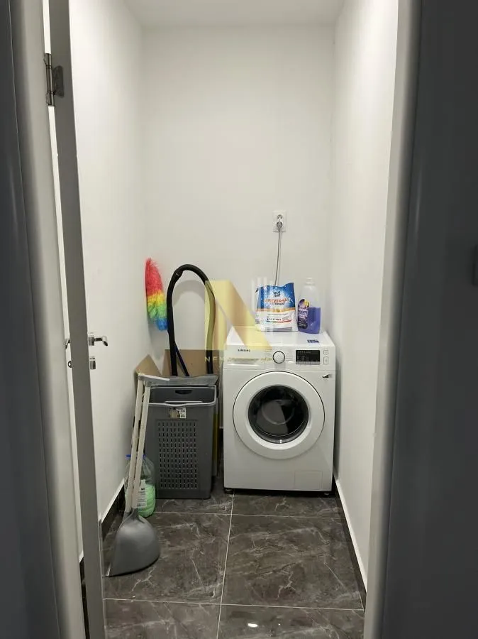 Izdavanje, trosoban stan, 93m², Centar, Novi Sad