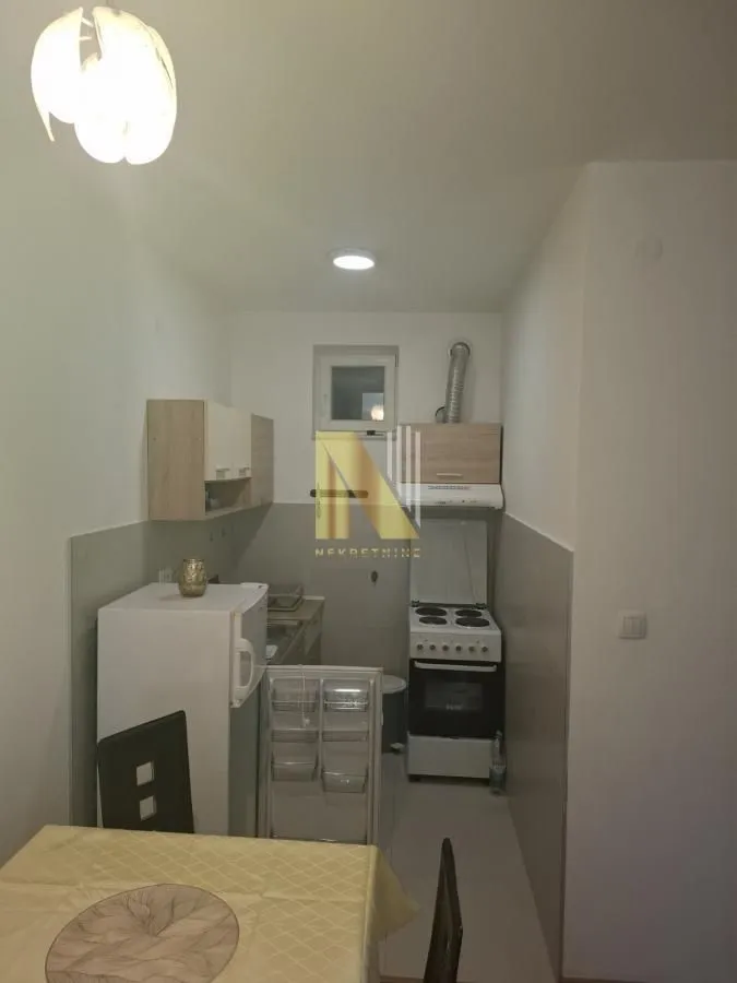 Izdavanje, jednosoban stan, 37m², Rotkvarija, Novi Sad Sve Podlokacije
