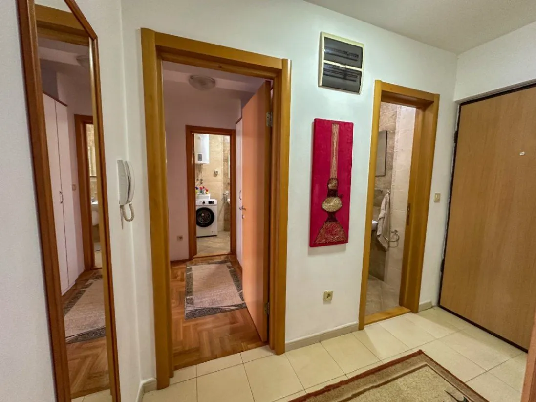 Izdavanje, dvosoban stan, 72m², Stari Aerodrom, Podgorica