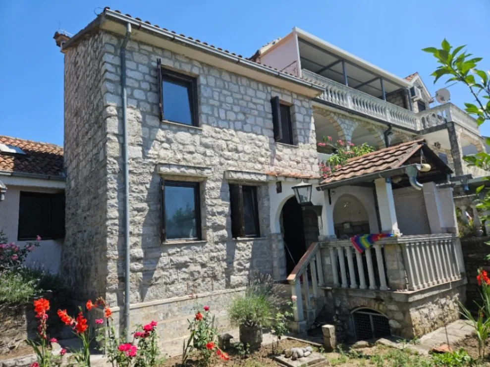 Rent, house, 90m², Brdišta, Tivat