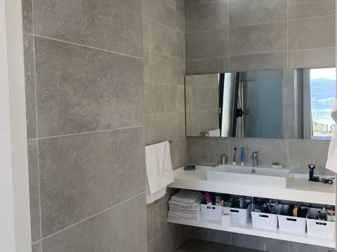 Izdavanje, trosoban stan, 129m², Tivat, Crna Gora - image 6