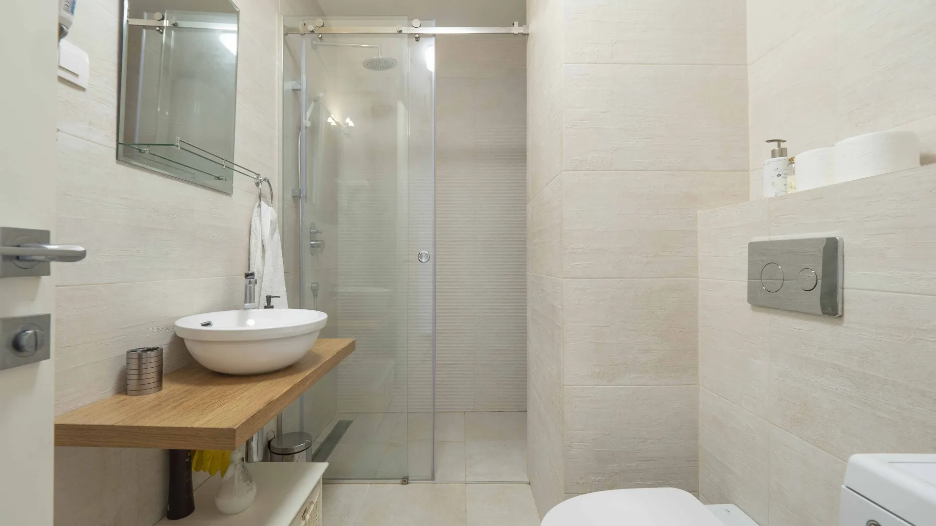 Izdavanje, dvosoban stan, 81m², Centar, Budva