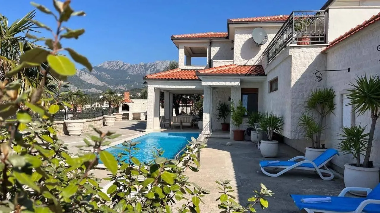 Rent, house, 360m², Bar, Crna Gora