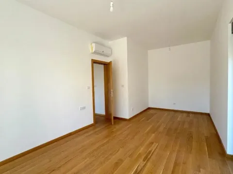 Sale, three bedroom apartment, 150m², Zabjelo, Podgorica - image 11