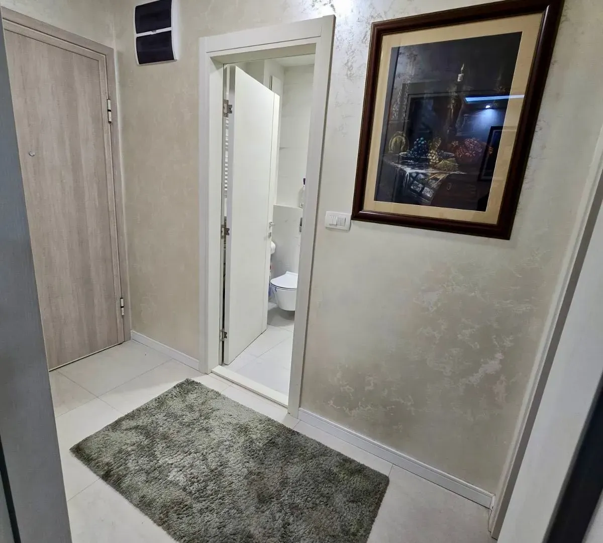 Izdavanje, jednosoban stan, 49m², Central Point, Podgorica
