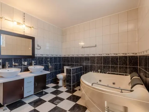 Prodaja, kuća, 195m², Utjeha, Bar - image 8