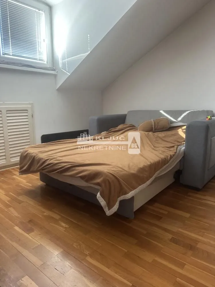 Prodaja, četvorosoban stan, 117m², Kalenić Pijaca, Vračar Sve Podlokacije