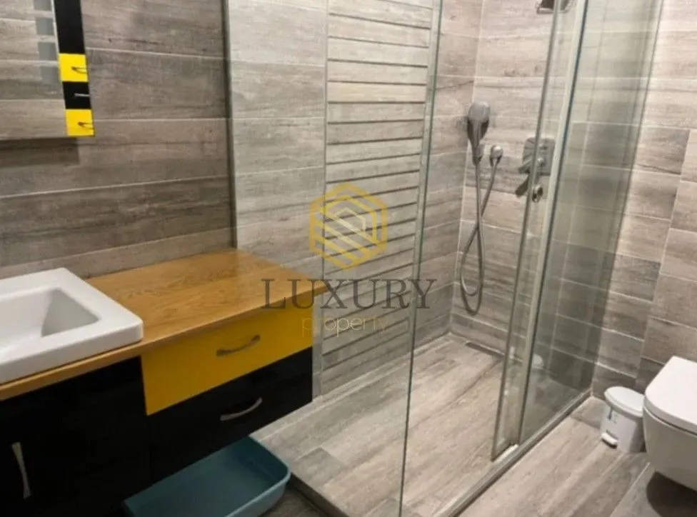 Izdavanje, trosoban stan, 100m², City Kvart, Podgorica