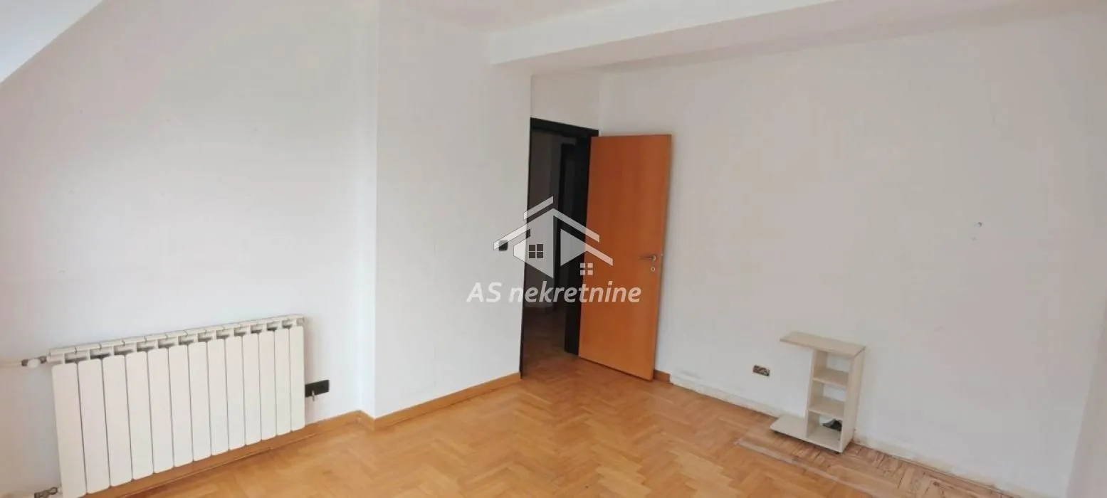 Prodaja, stan, 207m², Kalenić Pijaca, Vračar Sve Podlokacije