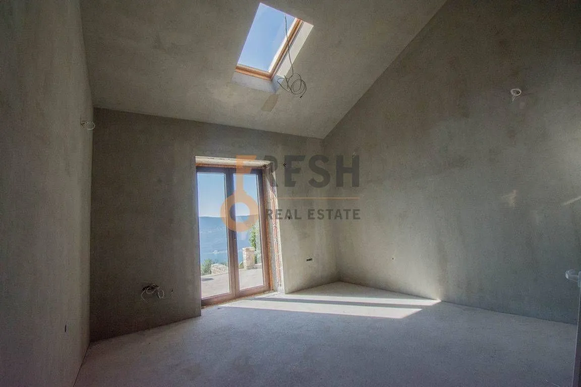 Prodaja, kuća, 300m², Herceg Novi, Crna Gora