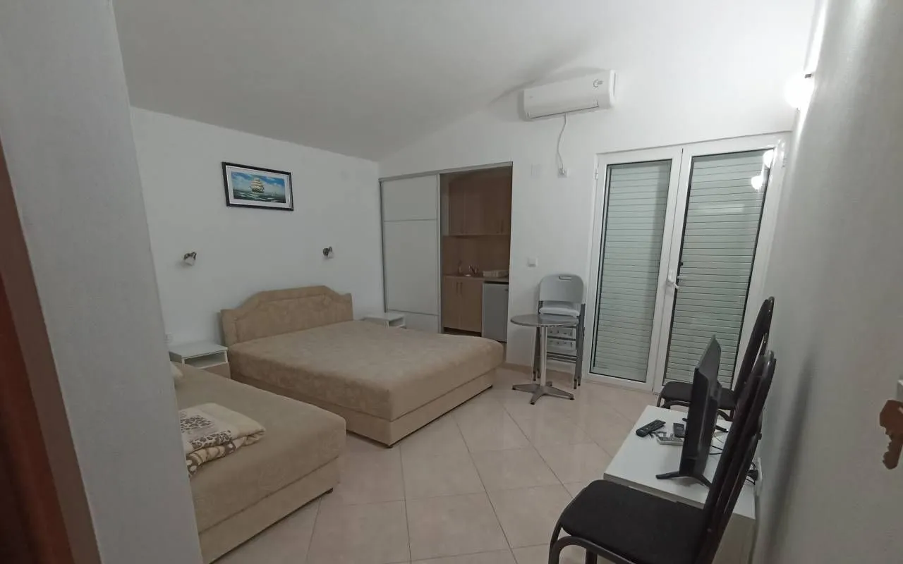 Daily-rent, studio apartment, 20m², Sutomore, Bar