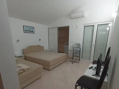 Stan-na-dan, garsonjera, 20m², Sutomore, Bar - image 9