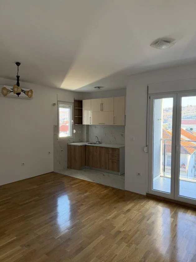 Prodaja, dvosoban stan, 46m², Dalmatinska ulica, Podgorica