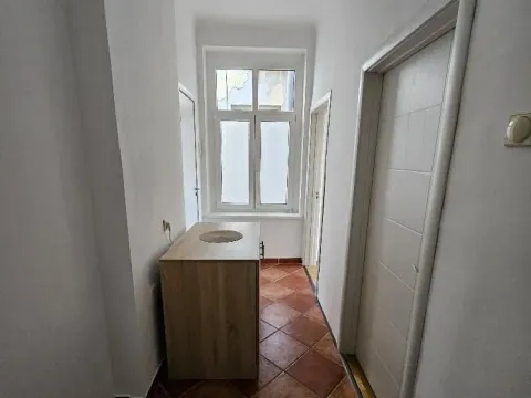Izdavanje, poslovni prostor, 20m², Stari Grad, Beograd - image 10