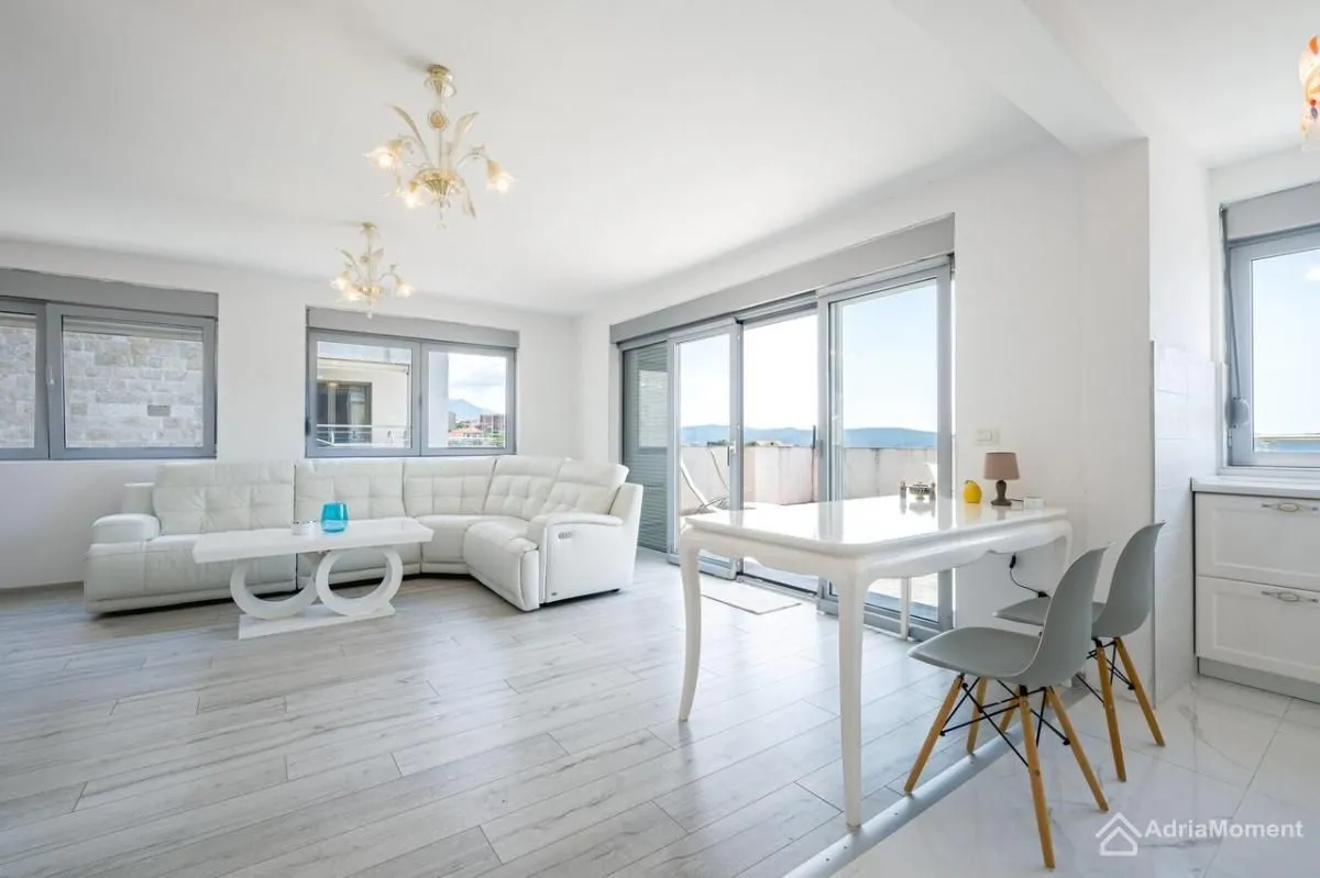 Prodaja, trosoban stan, 116m², Centar, Tivat