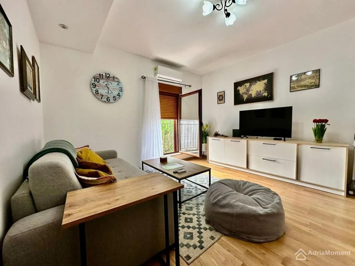 Prodaja, jednosoban stan, 46m², Centar, Tivat