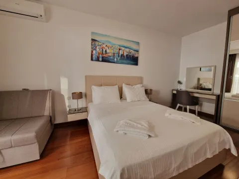 Izdavanje, jednosoban stan, 90m², Bečići, Budva - image 24