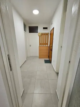 Rent, two bedroom apartment, 55m², Centar, Bar - image 11