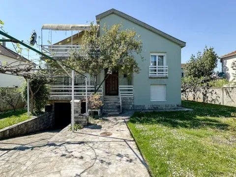 Rent, house, 210m², Stari Aerodrom, Podgorica - image 2