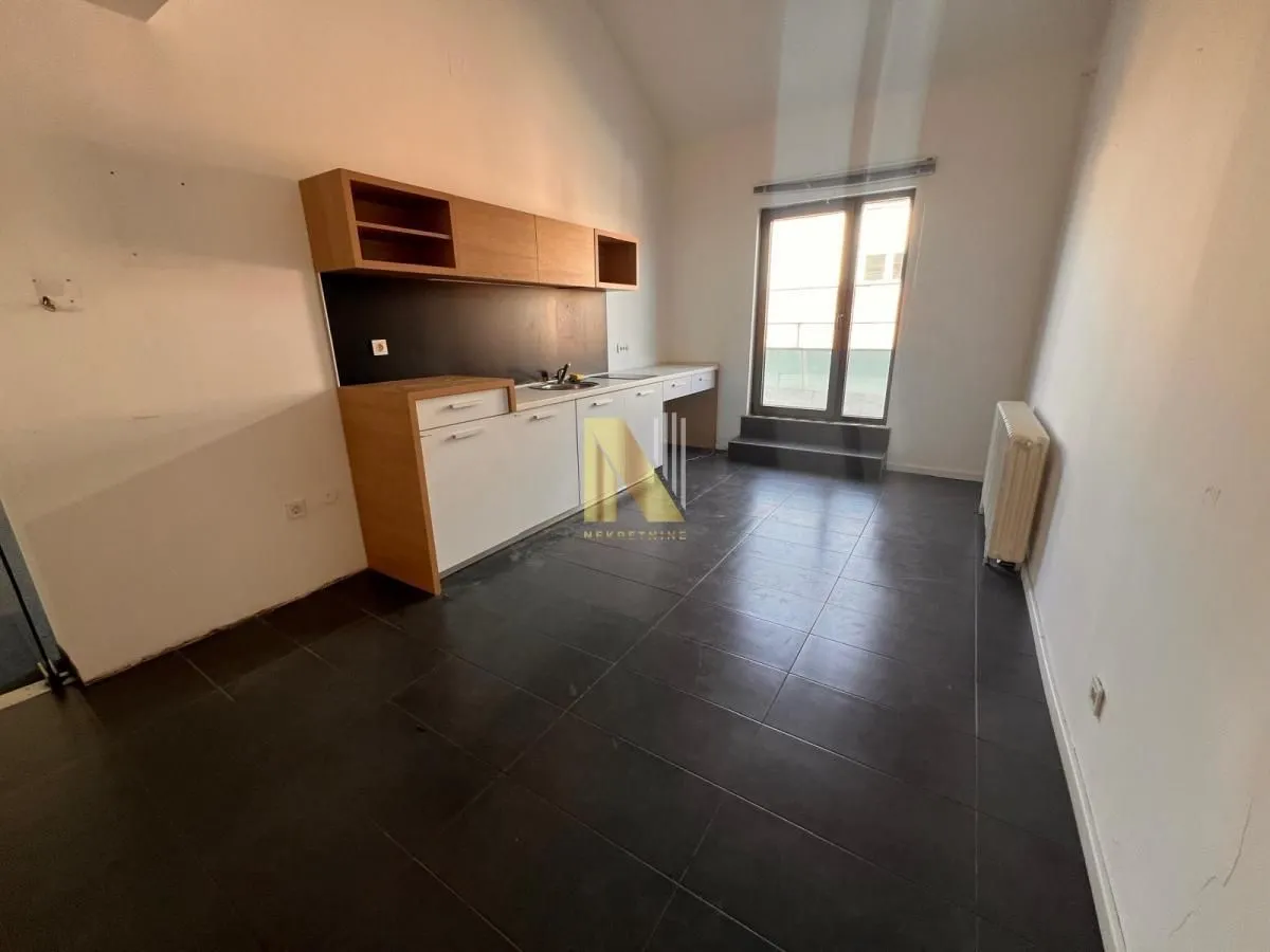 Rent, office space, 1050m², Centar, Novi Sad