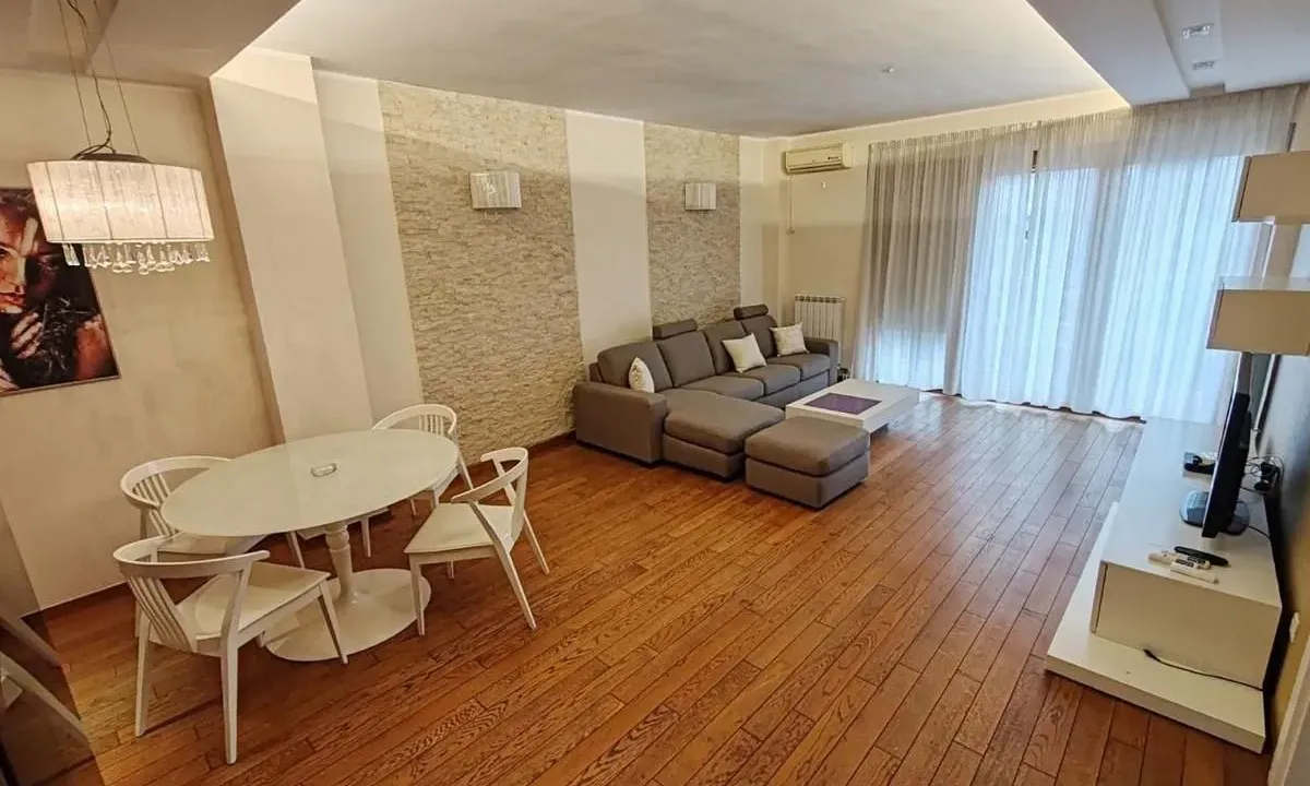 Izdavanje, dvosoban stan, 70m², Novi Beograd Sve Podlokacije, Beograd