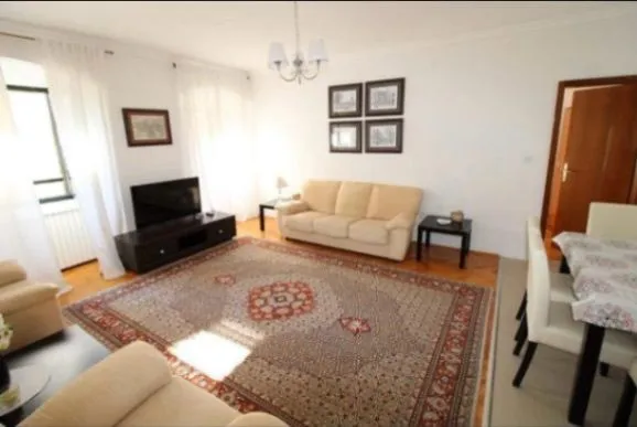 Izdavanje, dvosoban stan, 50m², Stari Grad, Herceg Novi