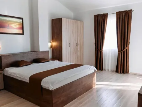 Izdavanje, kuća, 100m², Reževići, Budva - image 7