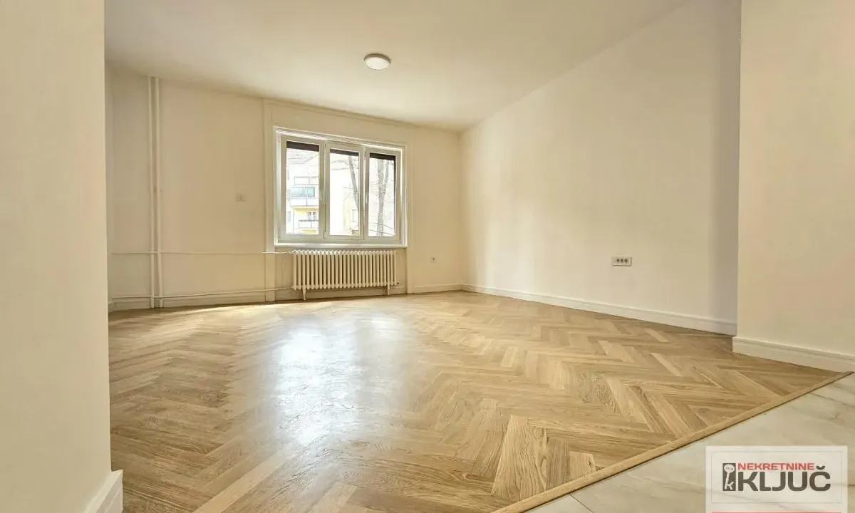 Prodaja, četvorosoban stan, 112m², Centar, Novi Sad