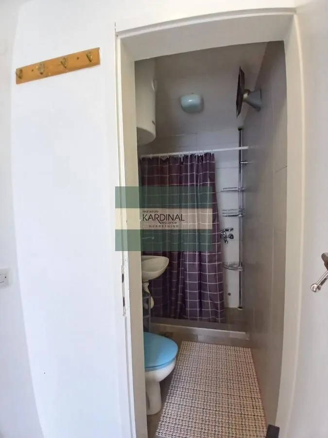Izdavanje, jednosoban stan, 37m², Centar, Jagodina