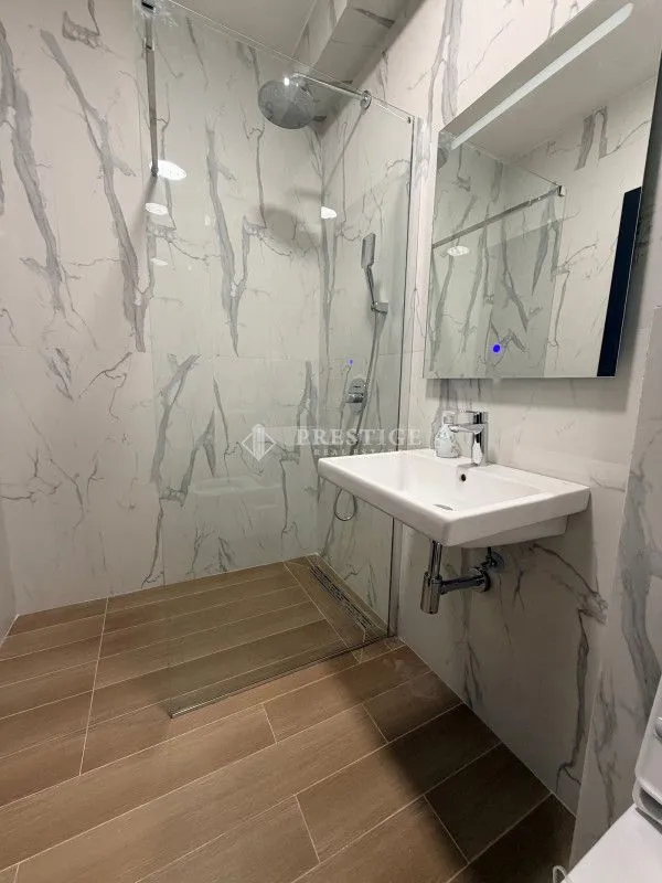 Izdavanje, dvosoban stan, 70m², Gorica C, Podgorica