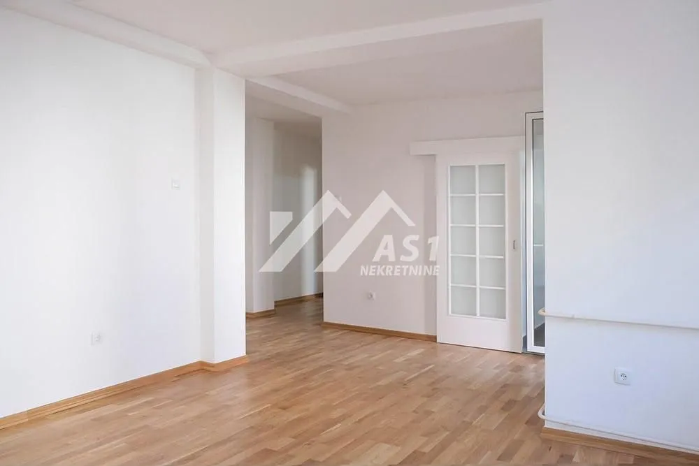 Izdavanje, dvosoban stan, 55m², Bulevar Oslobodjenja, Novi Sad Sve Podlokacije