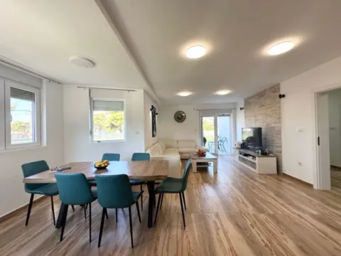 Izdavanje, kuća, 170m², Zagorič, Podgorica - image 5