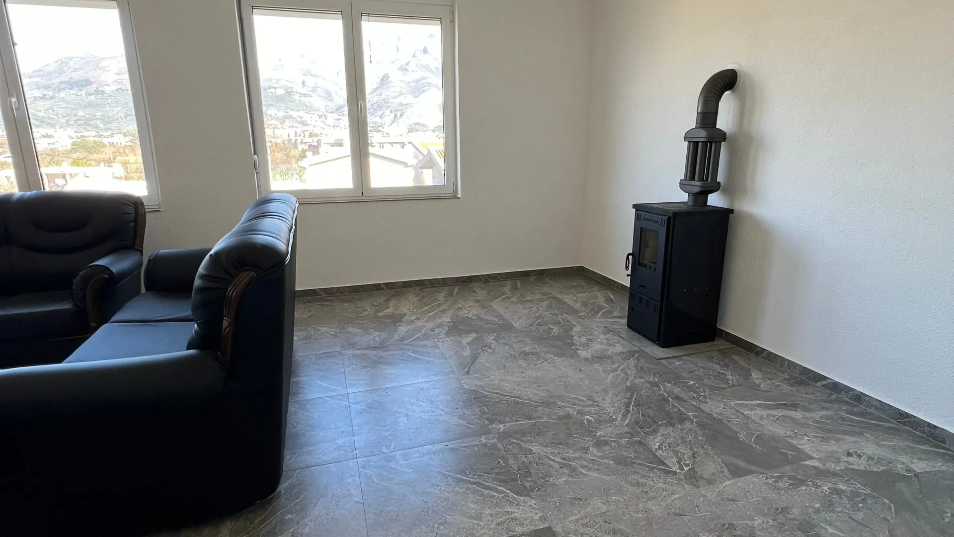 Izdavanje, dvosoban stan, 90m², Tomba, Bar