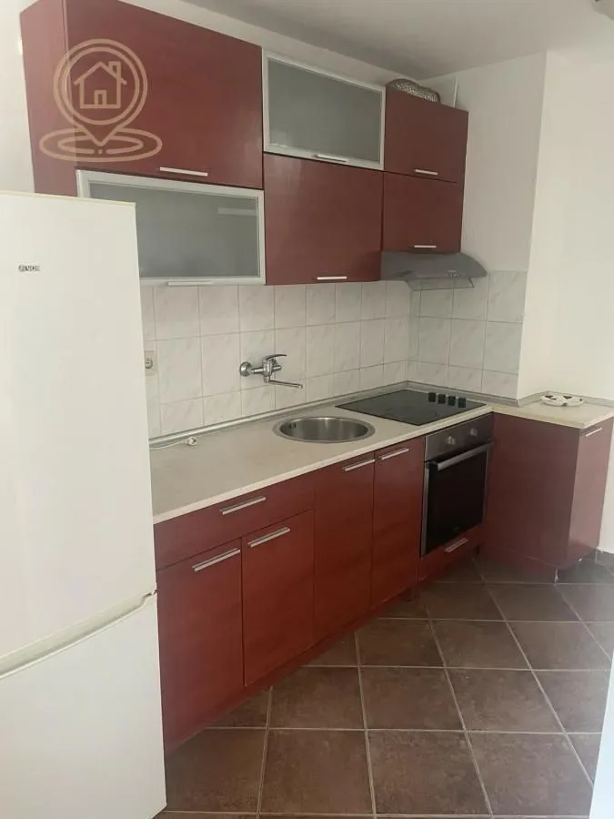 Izdavanje, trosoban stan, 64m², Stari grad, Novi Sad