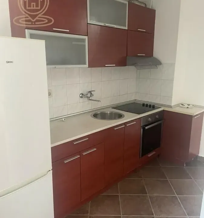 Izdavanje, trosoban stan, 64m², Stari grad, Novi Sad