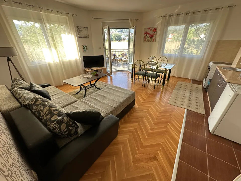 Rent, two bedroom apartment, 80m², Igalo, Herceg Novi