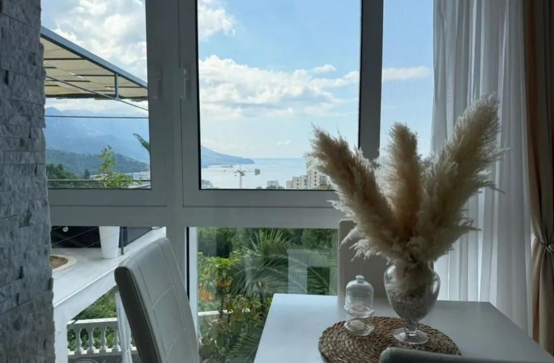 Rent, two bedroom apartment, 50m², Bečići, Budva