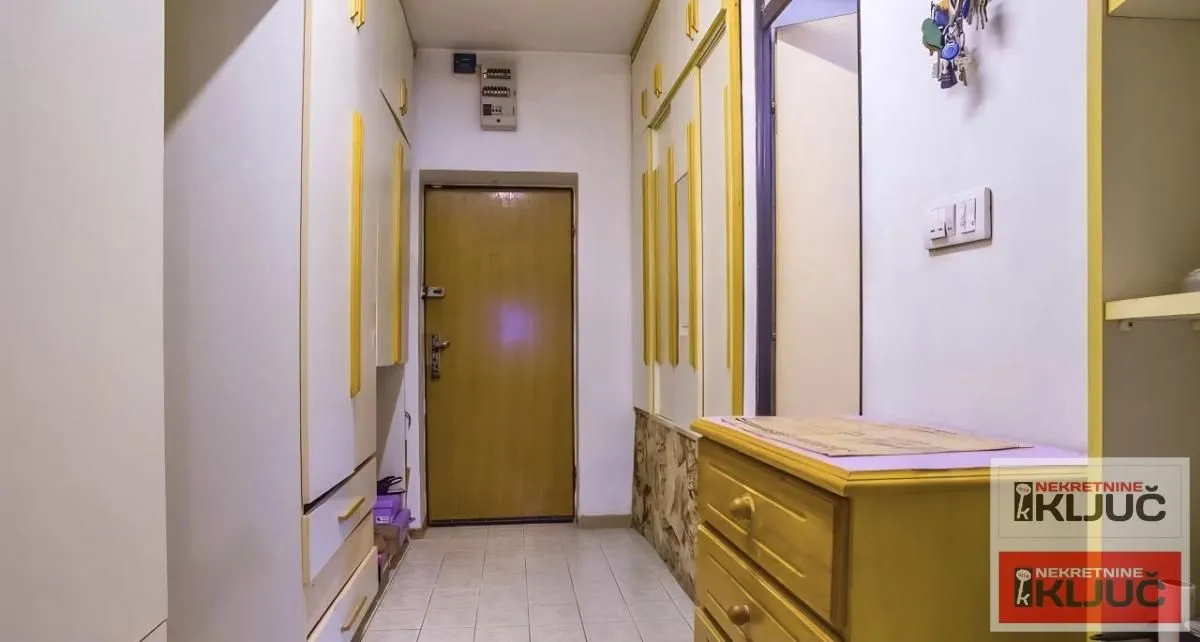 Prodaja, trosoban stan, 65m², Bulevar Oslobodjenja, Novi Sad Sve Podlokacije