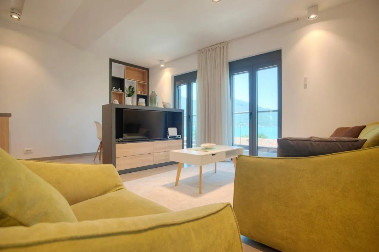 Prodaja, kuća, 210m², Dobrota, Kotor