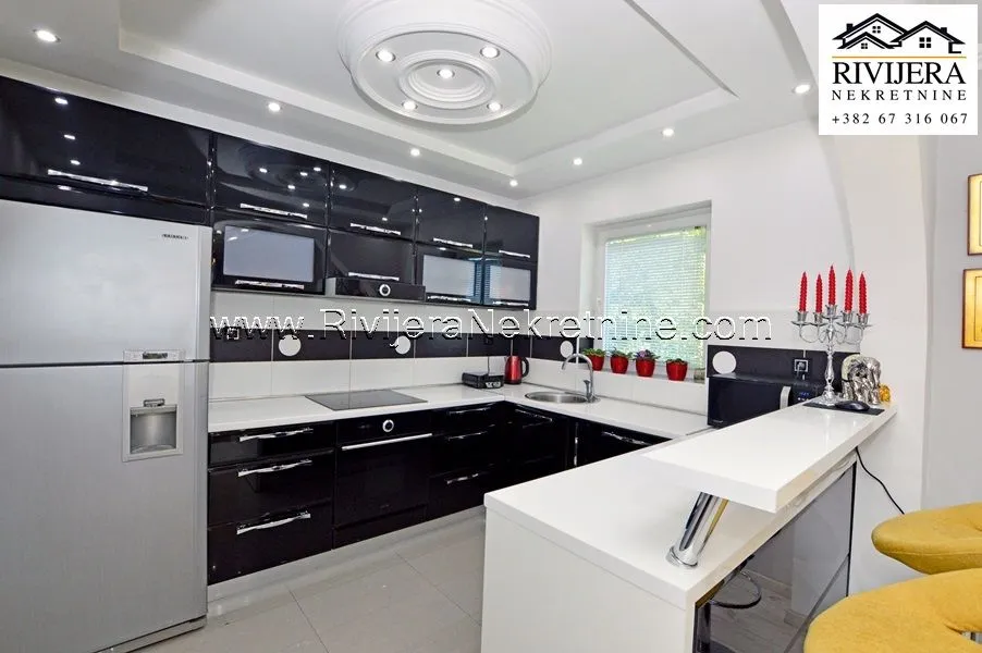 Prodaja, kuća, 200m², Baošići, Herceg Novi
