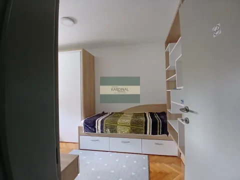 Izdavanje, trosoban stan, 78m², Centar, Jagodina - image 32