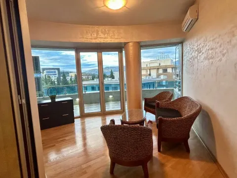 Bright sitting area with wicker armchairs and access to a balcony. - image 15