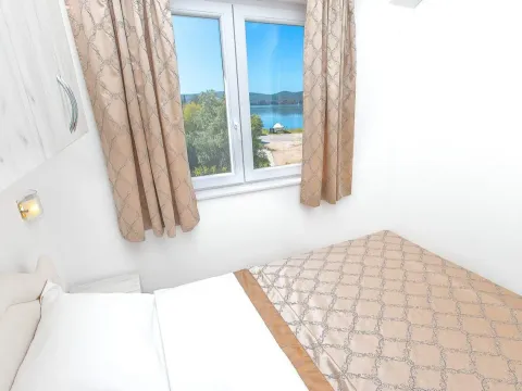 Izdavanje, jednosoban stan, 65m², Centar, Tivat - image 12