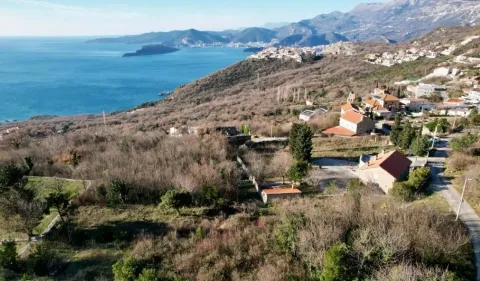Pogled iz vazduha na prirodu, naselje i obalu mora. - image 10